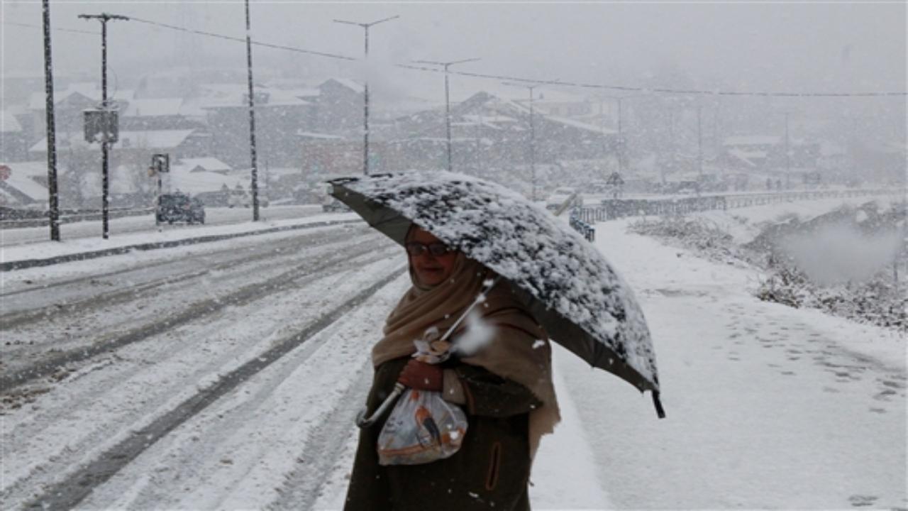 Flight operations resume in Kashmir valley a day after snowfall
